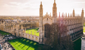 Sân trường đại học cambridge