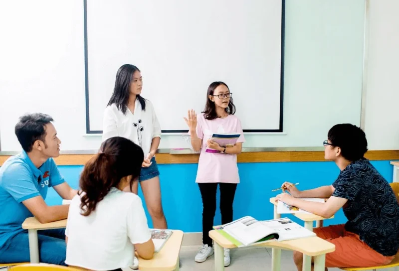 Luyện nói giọng tiếng Anh chuẩn tại trung tâm Anh ngữ YOLA
