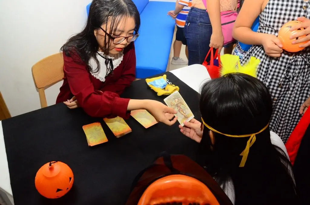 Boi bai Tarot tai quay Chiem Tinh Di Thanh