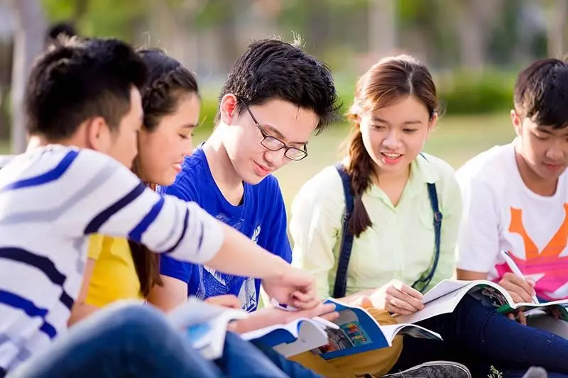 học nhóm là cách học tiếng anh hiệu quả cho các bạn sinh viên