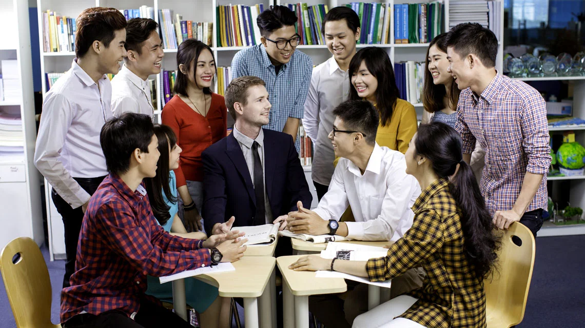 YOLA EFL-khóa học tiếng Anh dành cho người đi làm