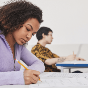 Tips to improve Listening IELTS: tránh lỗi chính tả và word limit.