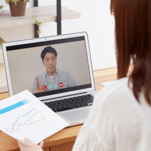 Kết hợp shadowing sau dictation giúp bạn “khóa” nhịp điệu và luyện phản xạ nói tự nhiên như người bản xứ