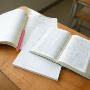 Các bài mẫu Task 1 Map Band 8 được đánh giá cao về cấu trúc ngữ pháp đúng và đủ